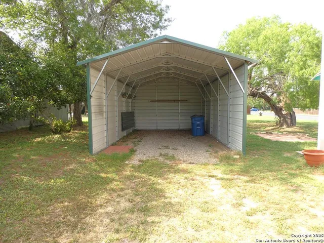 a view of back yard of the house