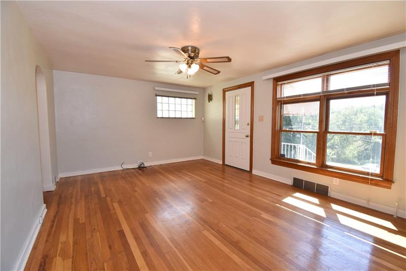 245 Revo Road Pittsburgh, PA 15236 - Photo 4 of 18 Gallery Image 4