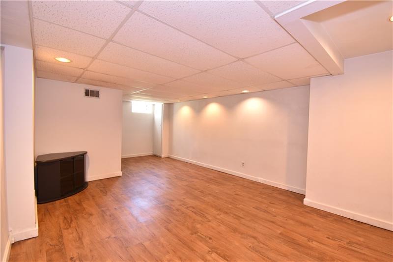 245 Revo Road Pittsburgh, PA 15236 - Photo 9 of 18 Gallery Image 9