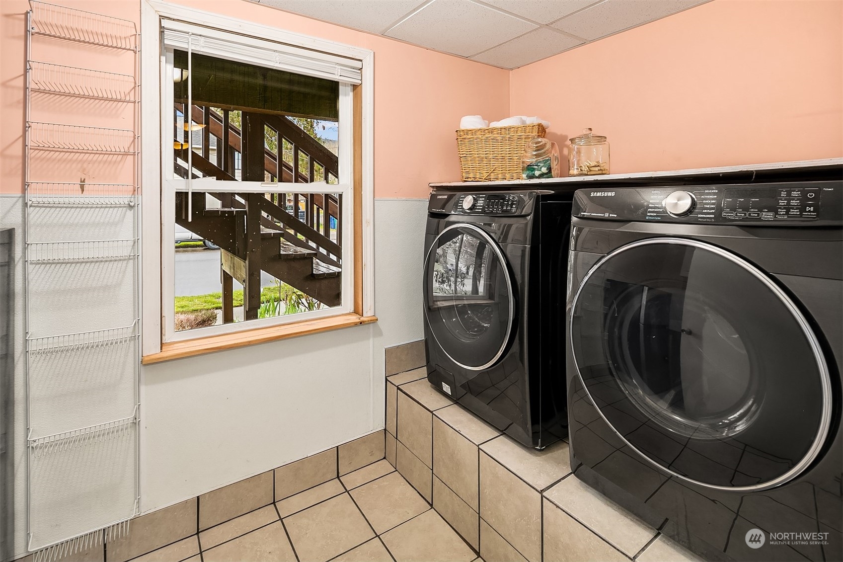 39152 Southeast Delta Street Snoqualmie, WA 98065 - Photo 14 of 26 a utility room with dryer and washer