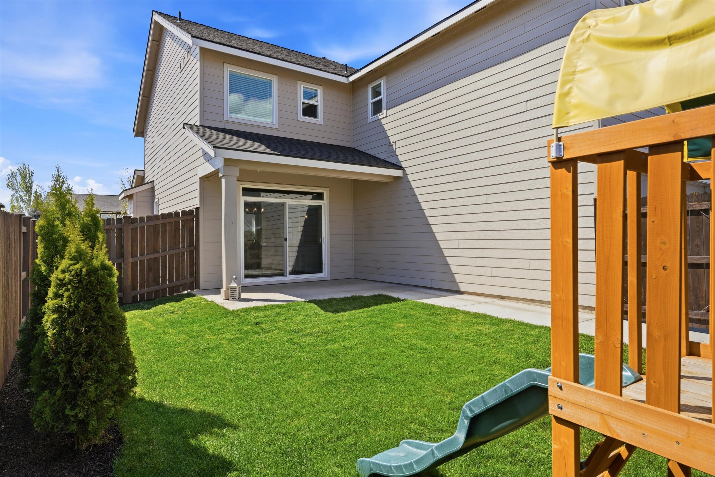 748 Northwest 27th Street Redmond, OR 97756 - Photo 35 of 41 Backyard