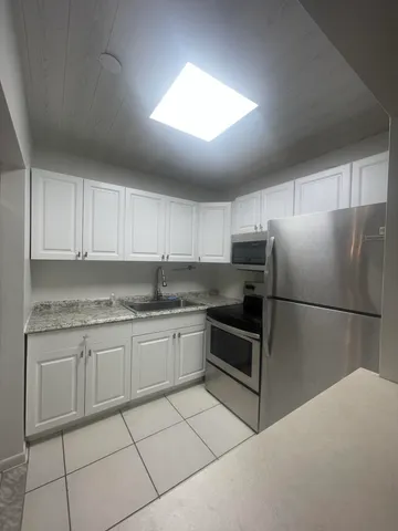 $1,200 | 354 Norwich O, West Palm Beach, FL 33417