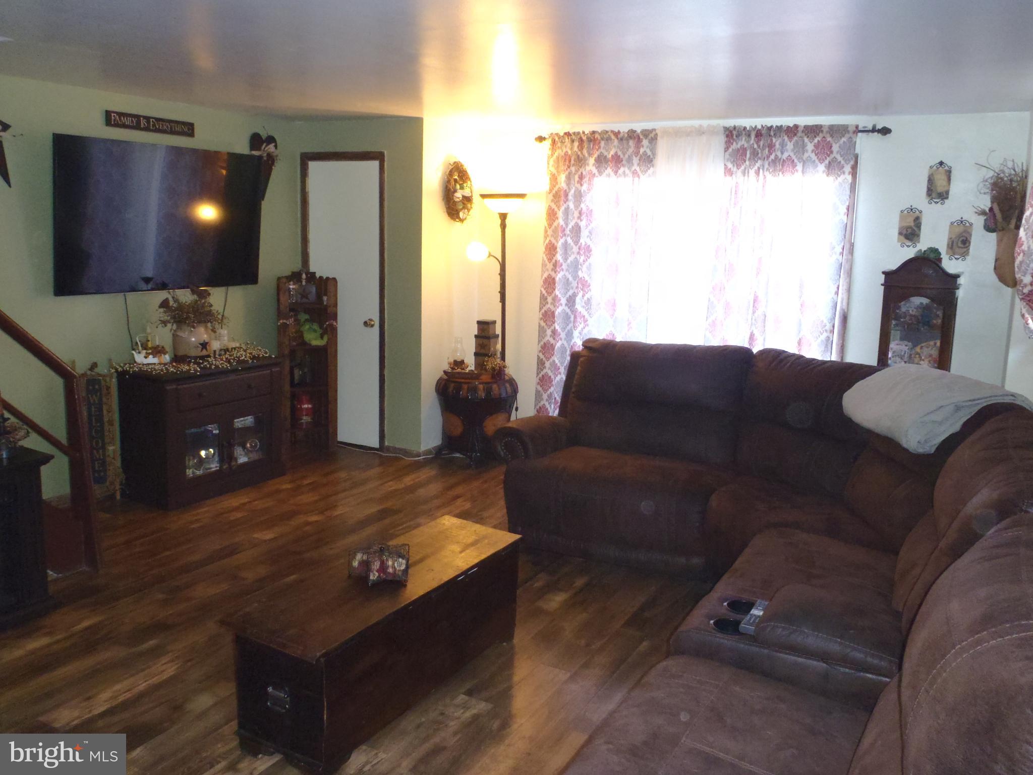 2827 Michael Road Philadelphia, PA 19152 - Photo 3 of 16 Gallery Image 3