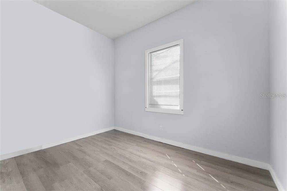 2320 West Walnut Street Tampa, FL 33607 - Photo 14 of 19 an empty room with a window
