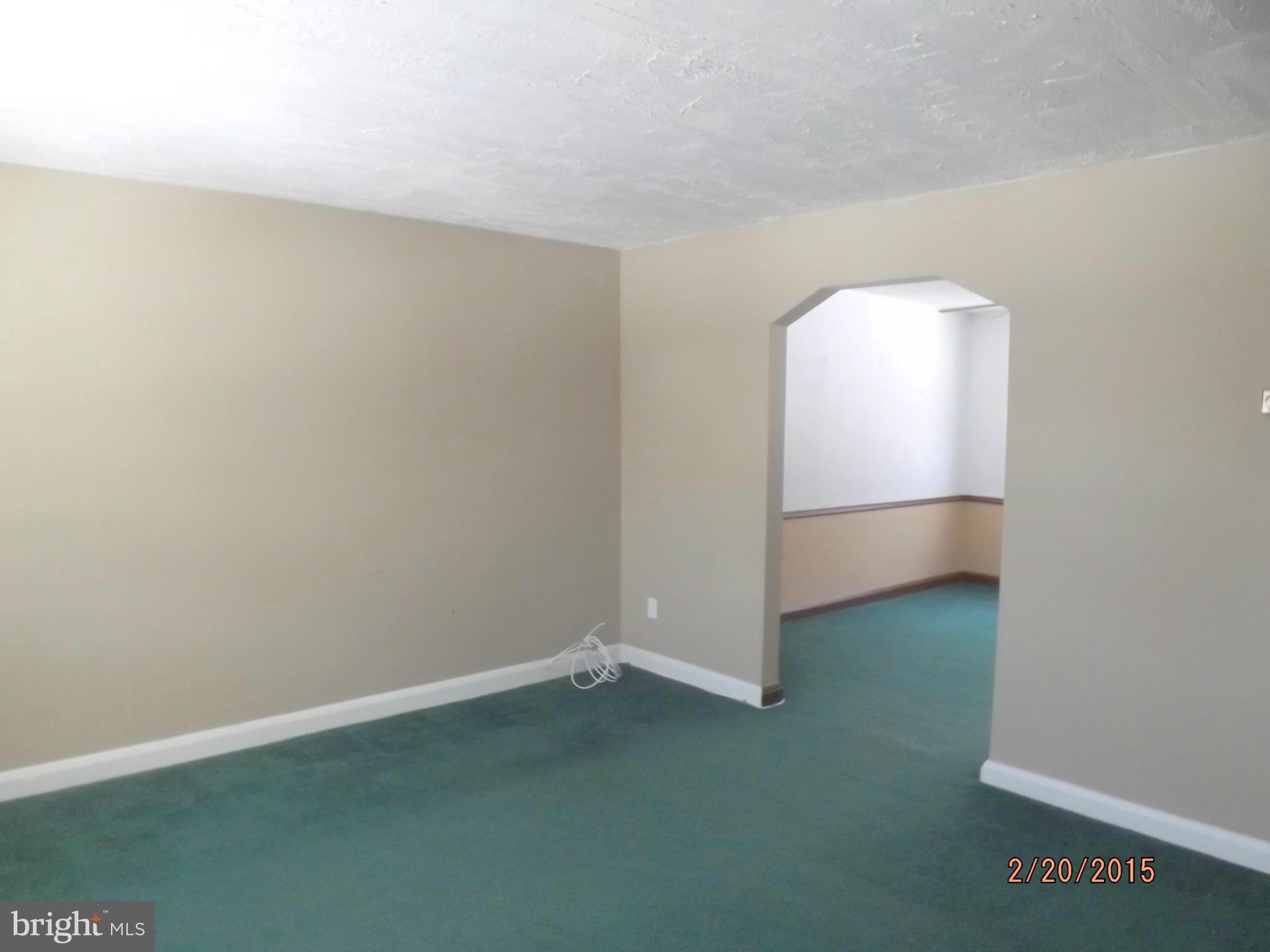 188 Cherrydell Road Baltimore, MD 21228 - Photo 3 of 13 Living Room
