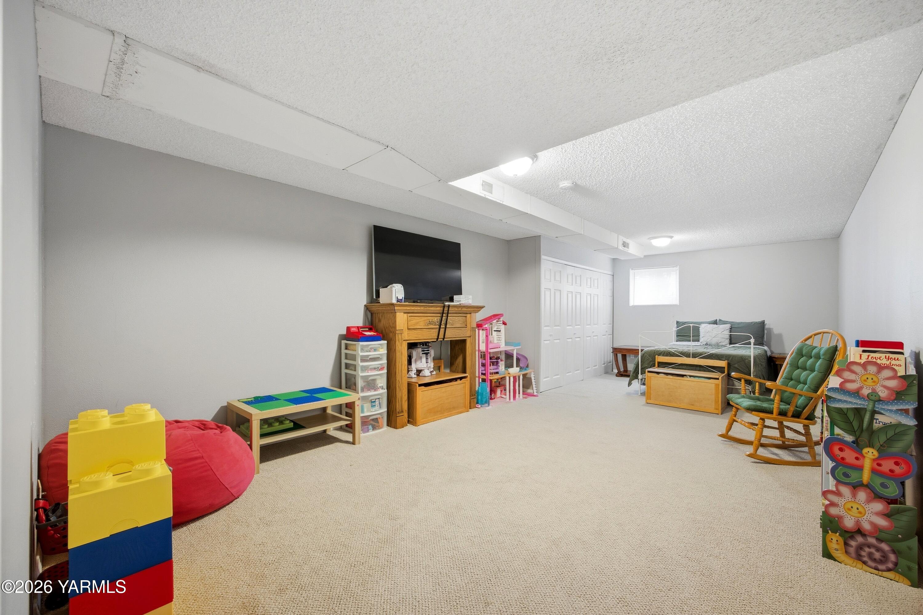 1681 Olmstead Road Grandview, WA 98930 - Photo 17 of 49 a children room with furniture and a flat screen tv
