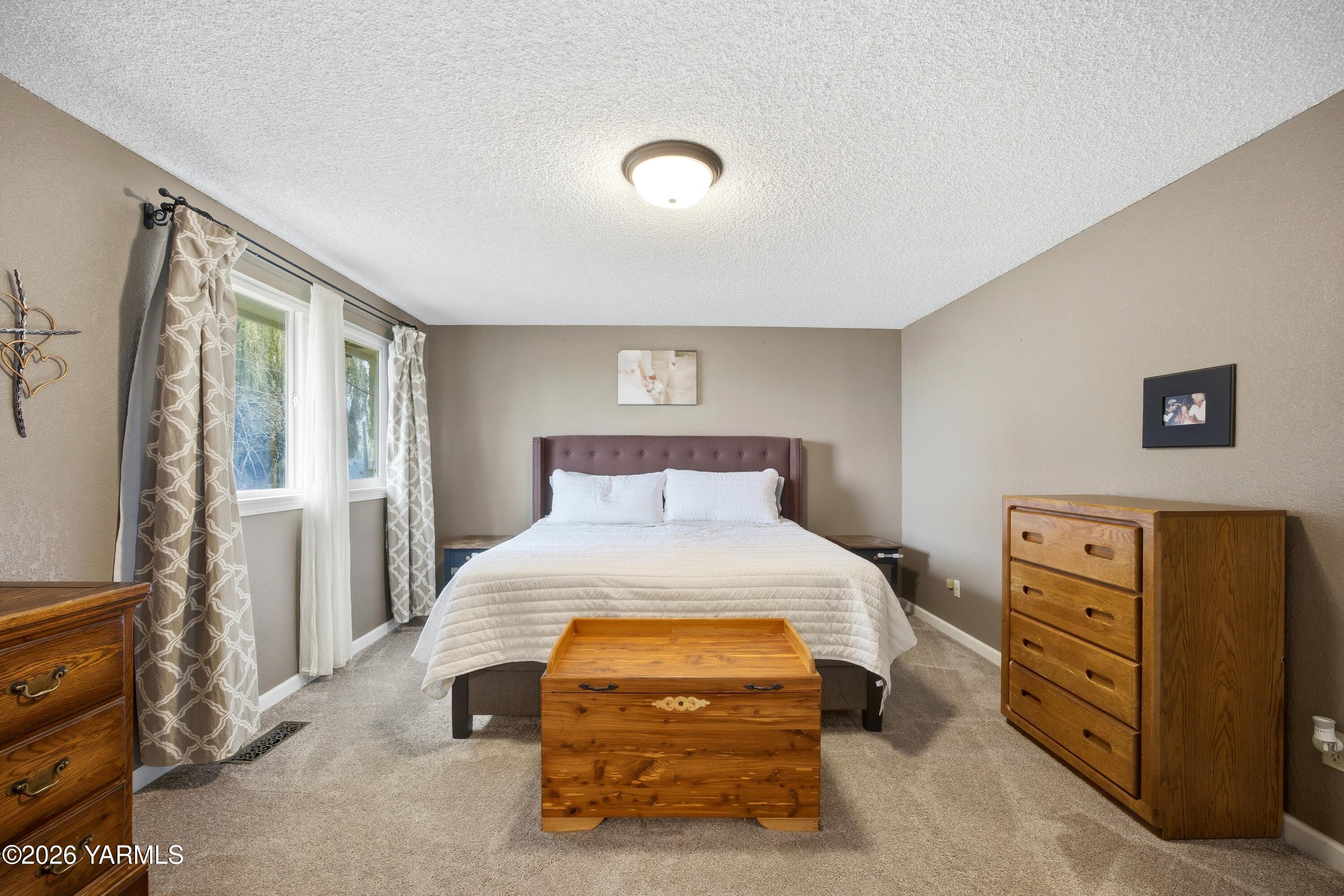 1681 Olmstead Road Grandview, WA 98930 - Photo 2 of 49 a bedroom with a bed and a tv