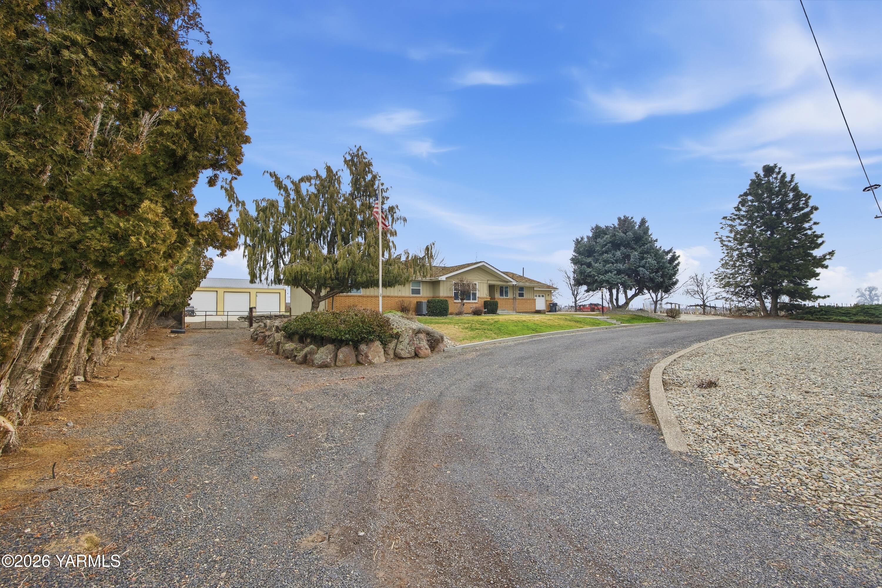 1681 Olmstead Road Grandview, WA 98930 - Photo 23 of 49 a view of outdoor space and yard
