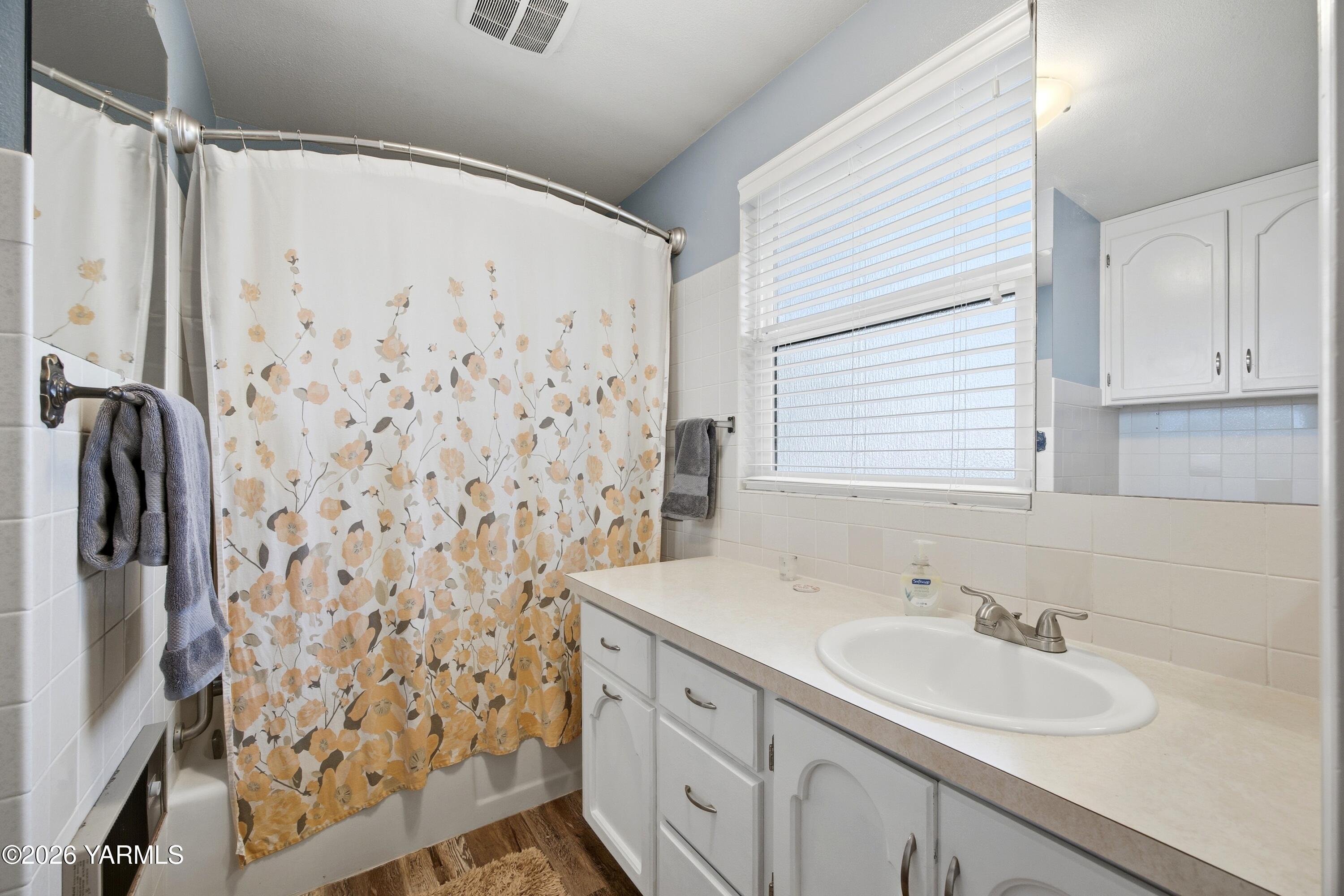 1681 Olmstead Road Grandview, WA 98930 - Photo 3 of 49 a bathroom with a sink a vanity and a mirror