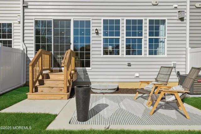 a view of a house with backyard and porch