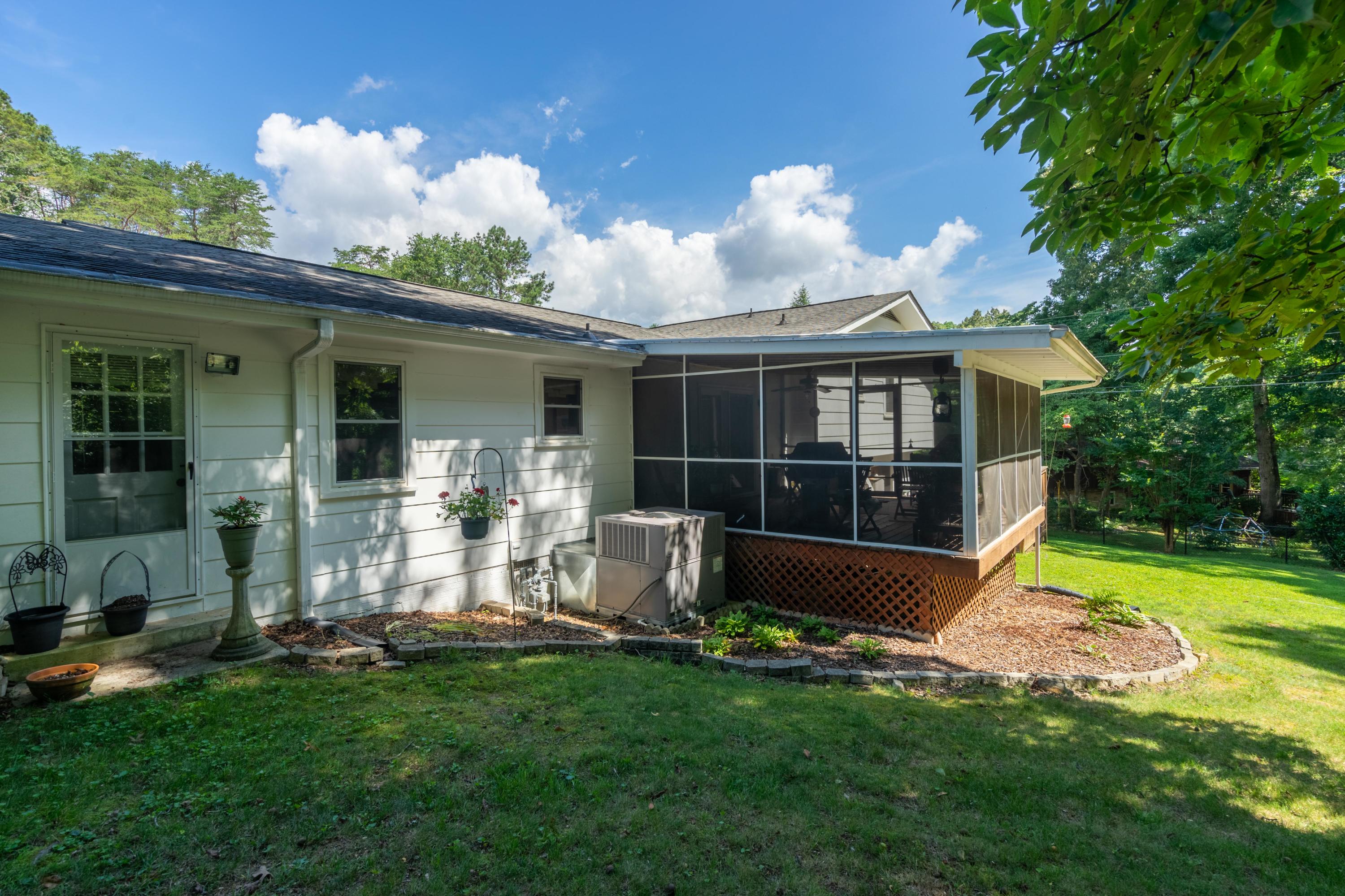 4729 North Forest Road Hixson, TN 37343 - Photo 37 of 41 Yard