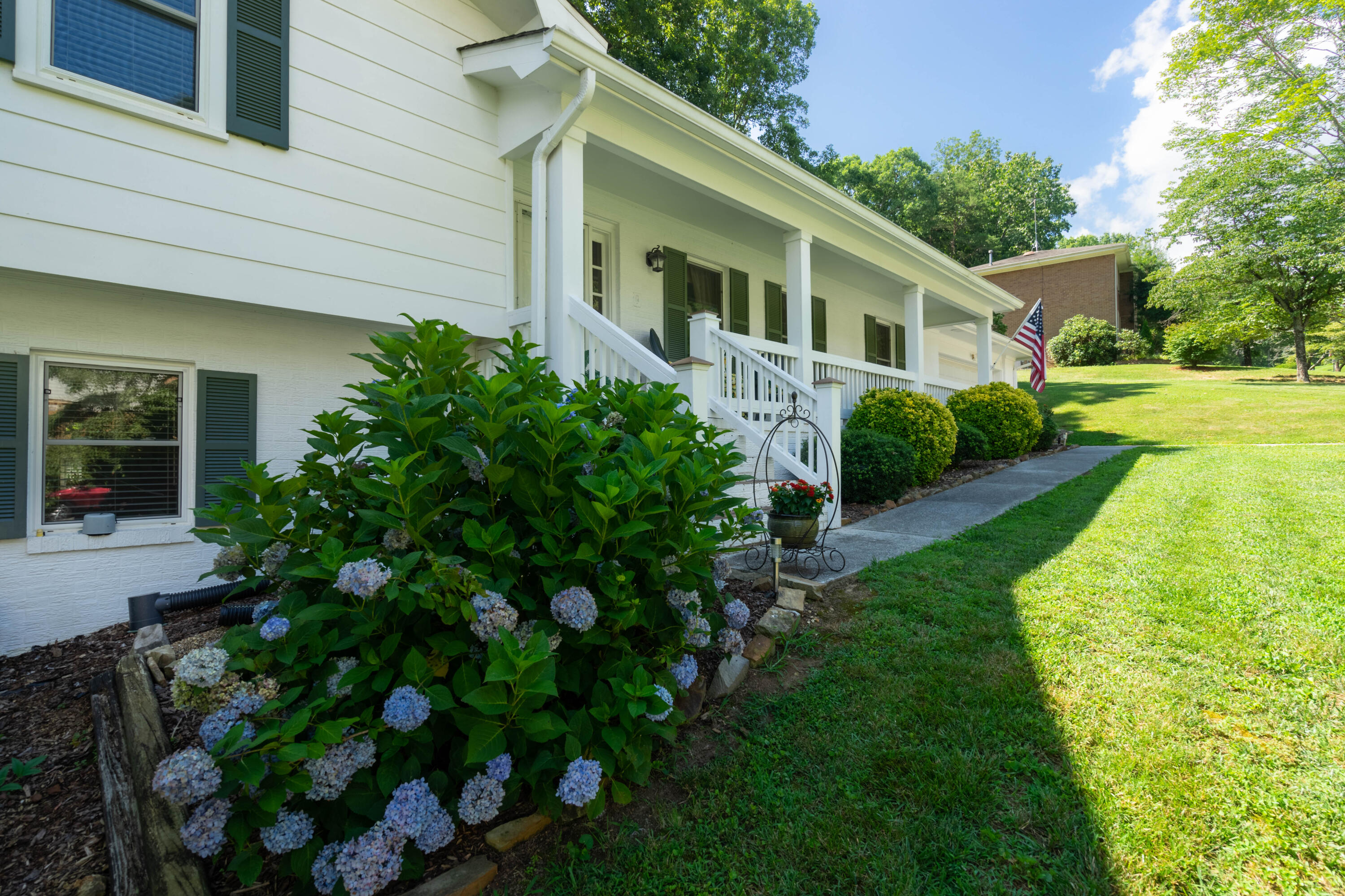 4729 North Forest Road Hixson, TN 37343 - Photo 10 of 41 Front Walkway