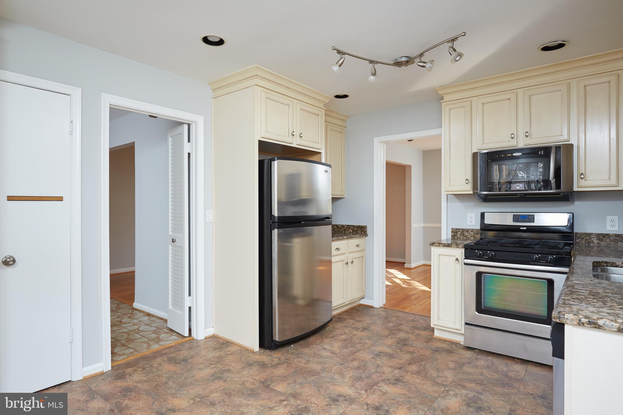 1534 Arbor View Road Silver Spring, MD 20902 - Photo 11 of 30 Kitchen