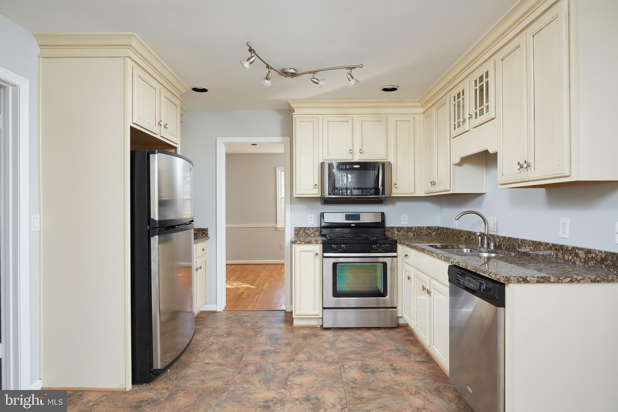 1534 Arbor View Road Silver Spring, MD 20902 - Photo 12 of 30 Kitchen