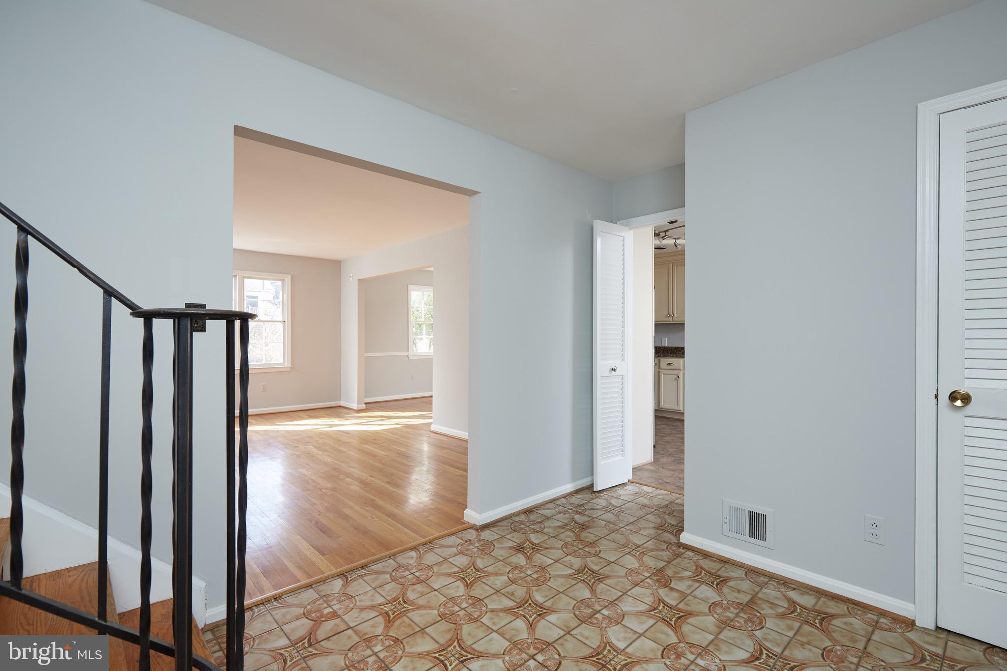 1534 Arbor View Road Silver Spring, MD 20902 - Photo 3 of 30