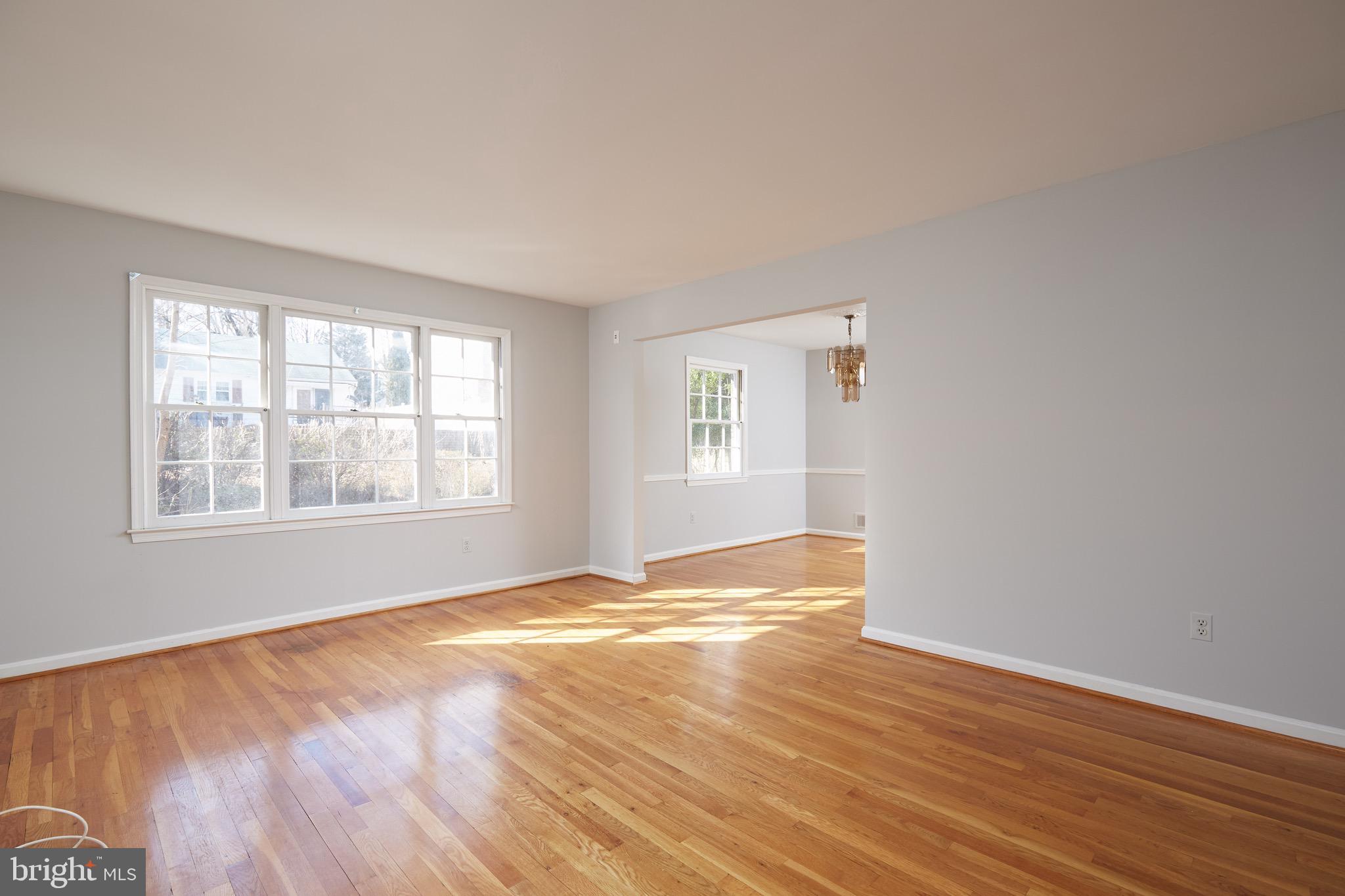 1534 Arbor View Road Silver Spring, MD 20902 - Photo 4 of 30 Living Room/Dining Room