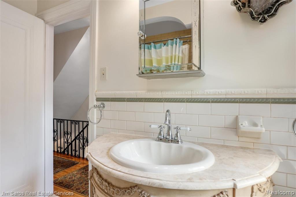 1251 Whittier Road Grosse Pointe Park, MI 48230 - Photo 18 of 33