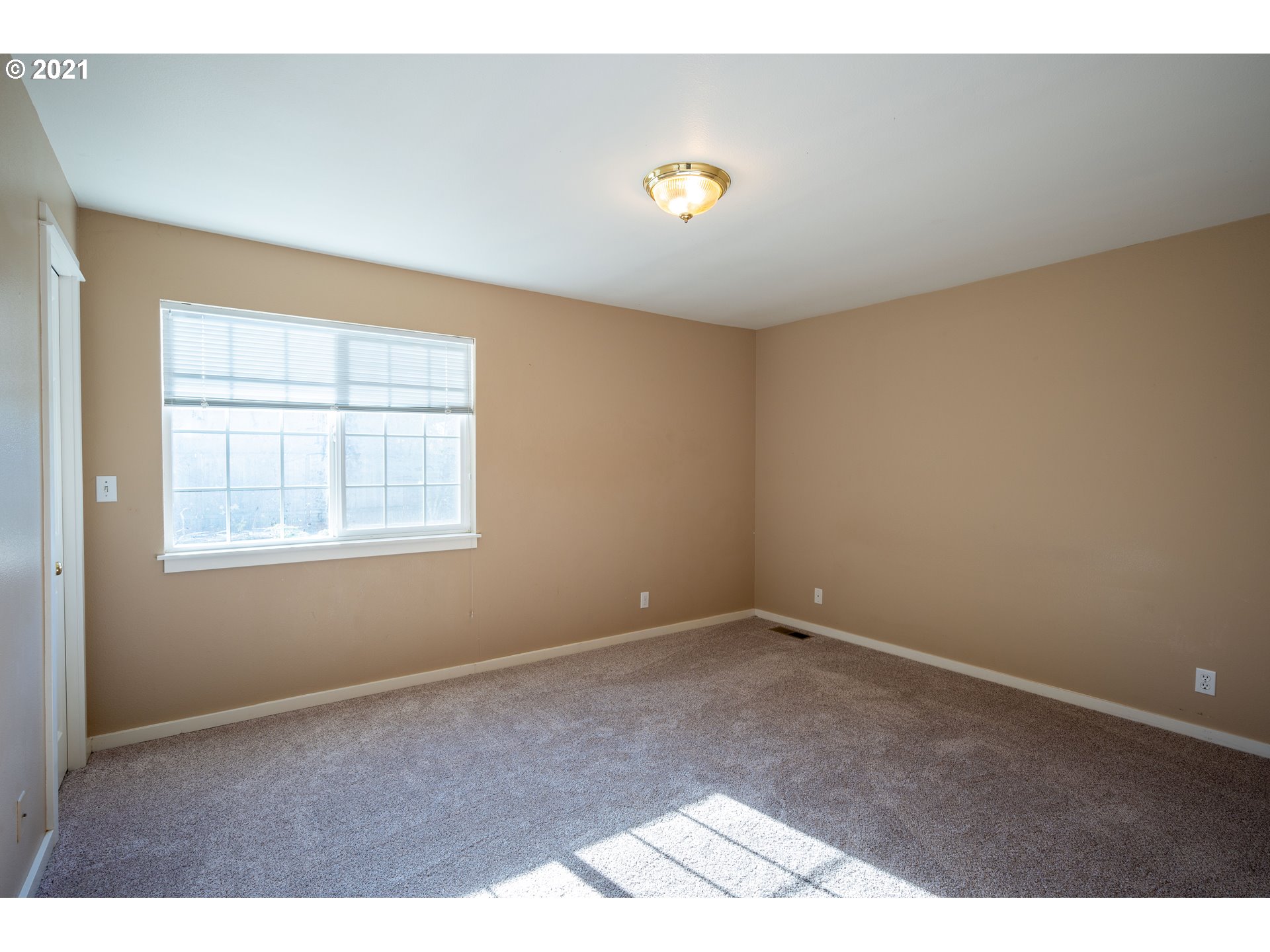 1273 Debrick Road Eugene, OR 97401 - Photo 12 of 21 Gallery Image 12