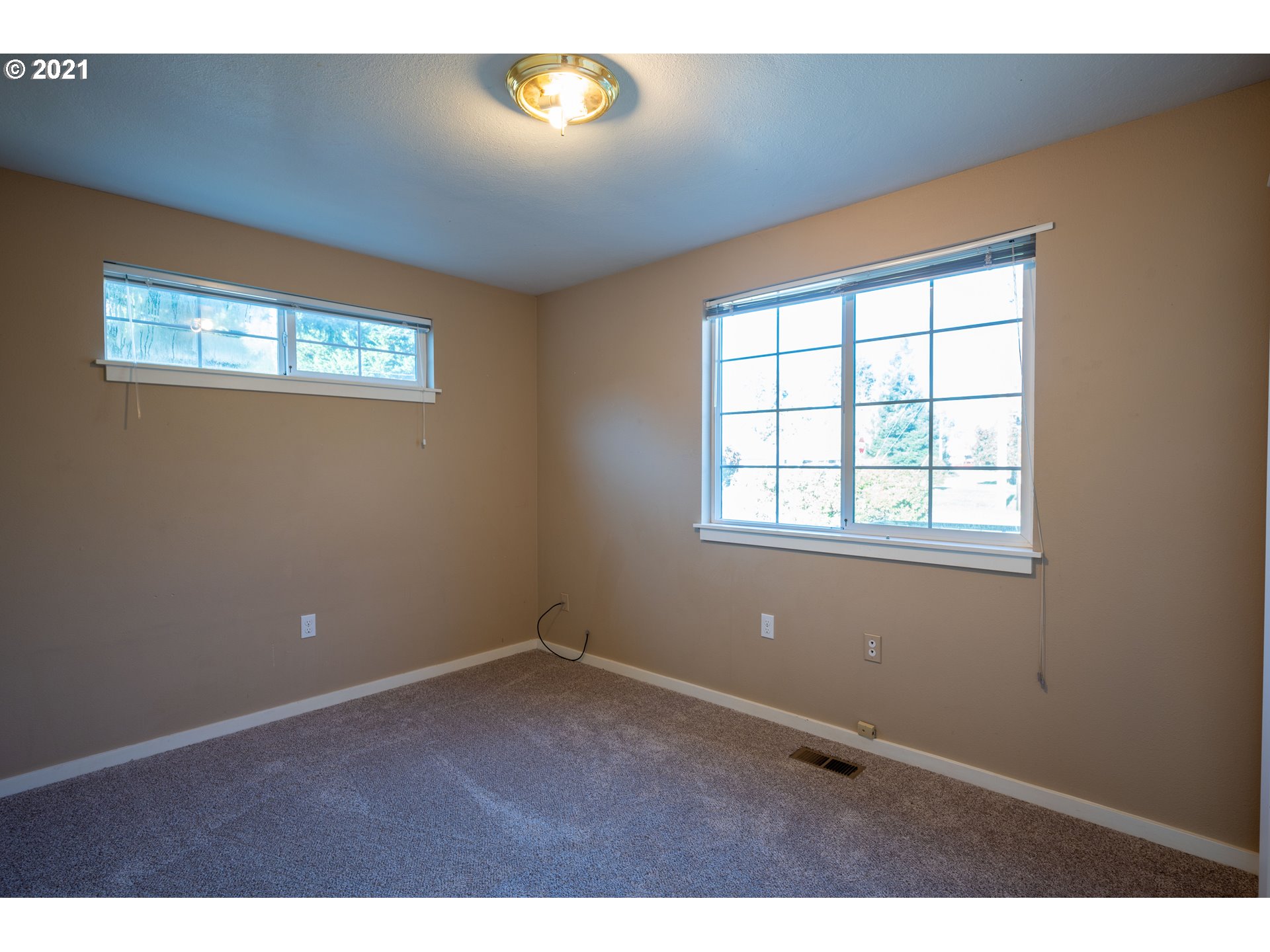 1273 Debrick Road Eugene, OR 97401 - Photo 14 of 21 Gallery Image 14