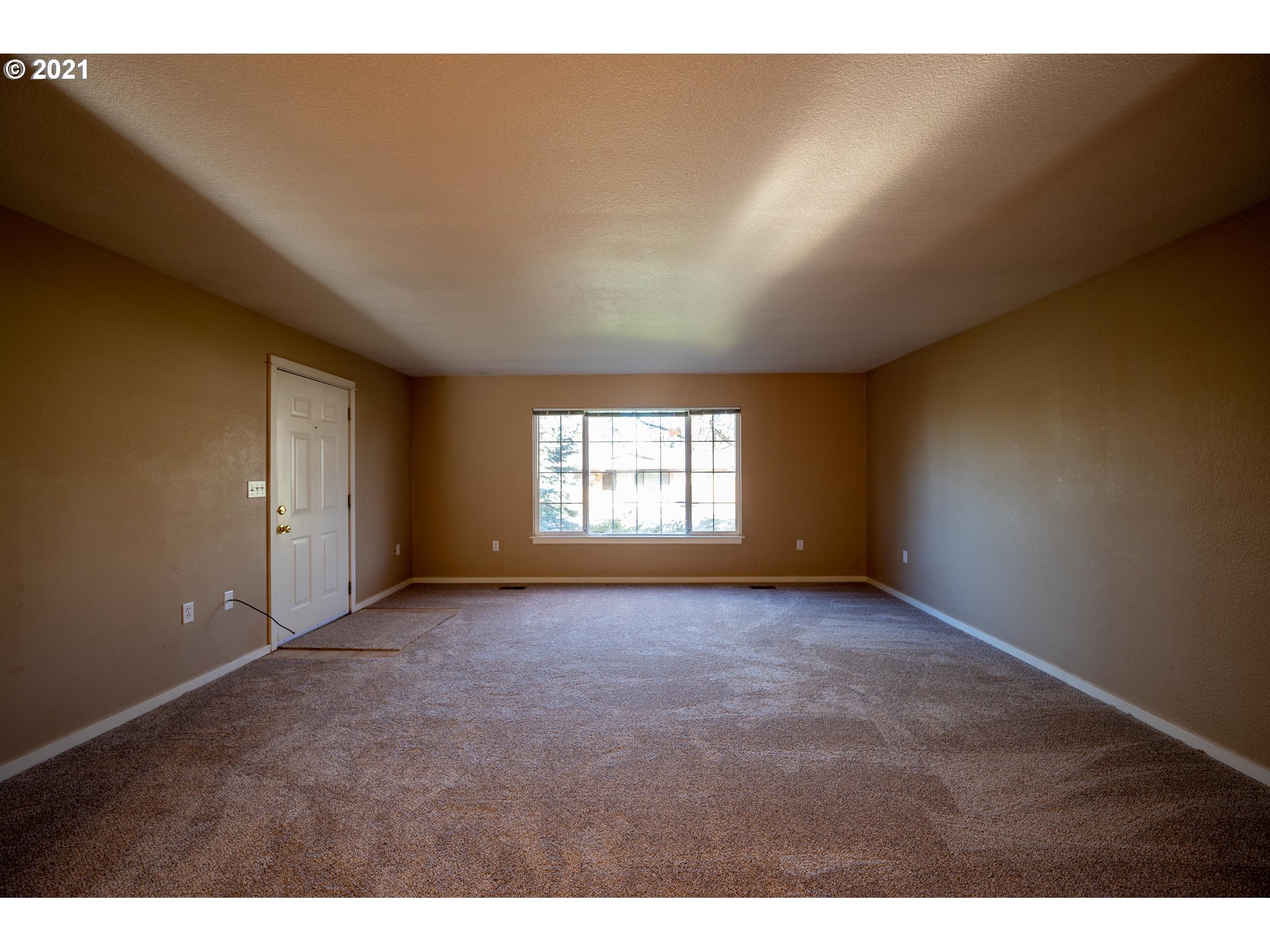 1273 Debrick Road Eugene, OR 97401 - Photo 4 of 21 Gallery Image 4