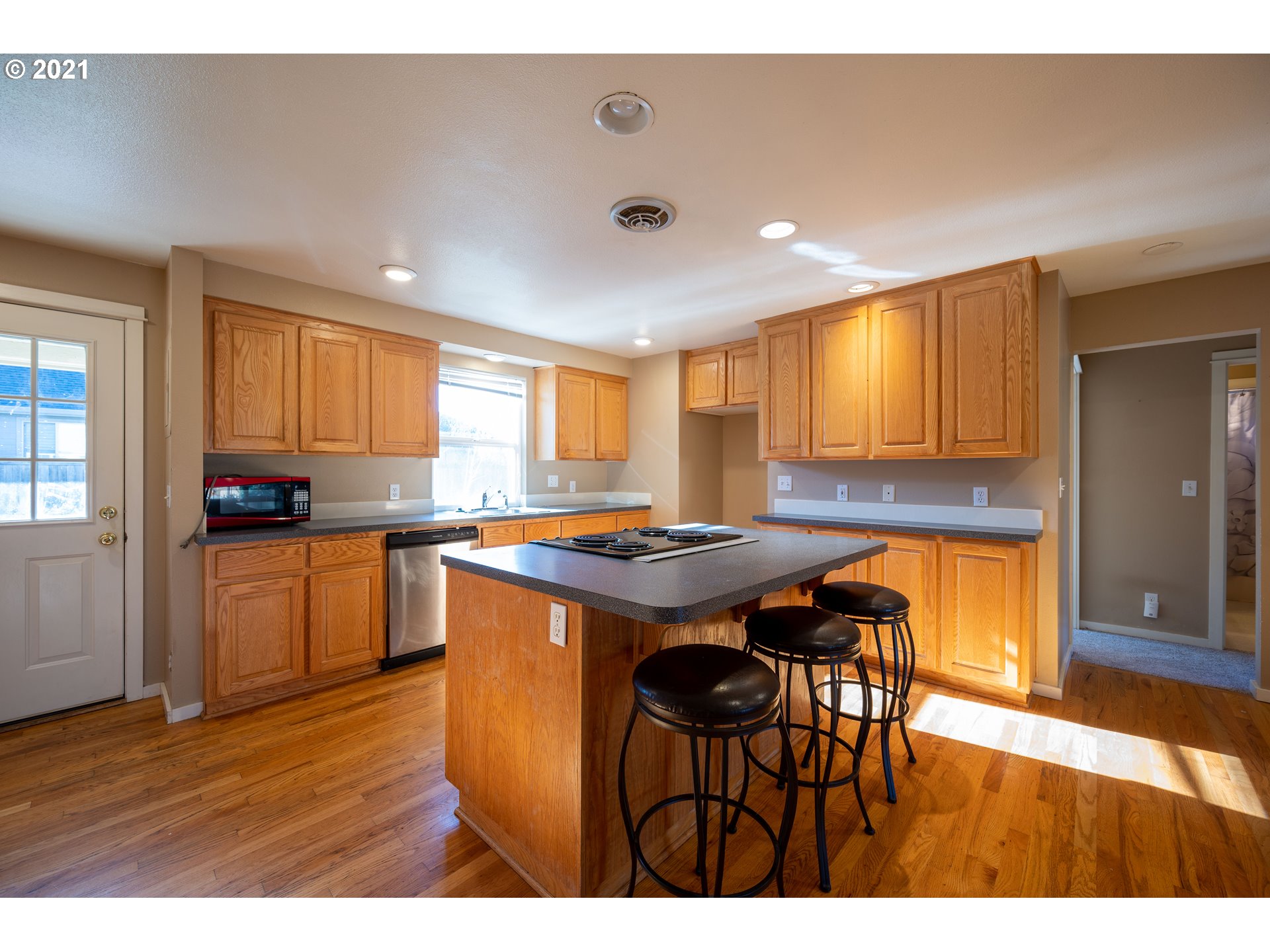 1273 Debrick Road Eugene, OR 97401 - Photo 6 of 21 Gallery Image 6
