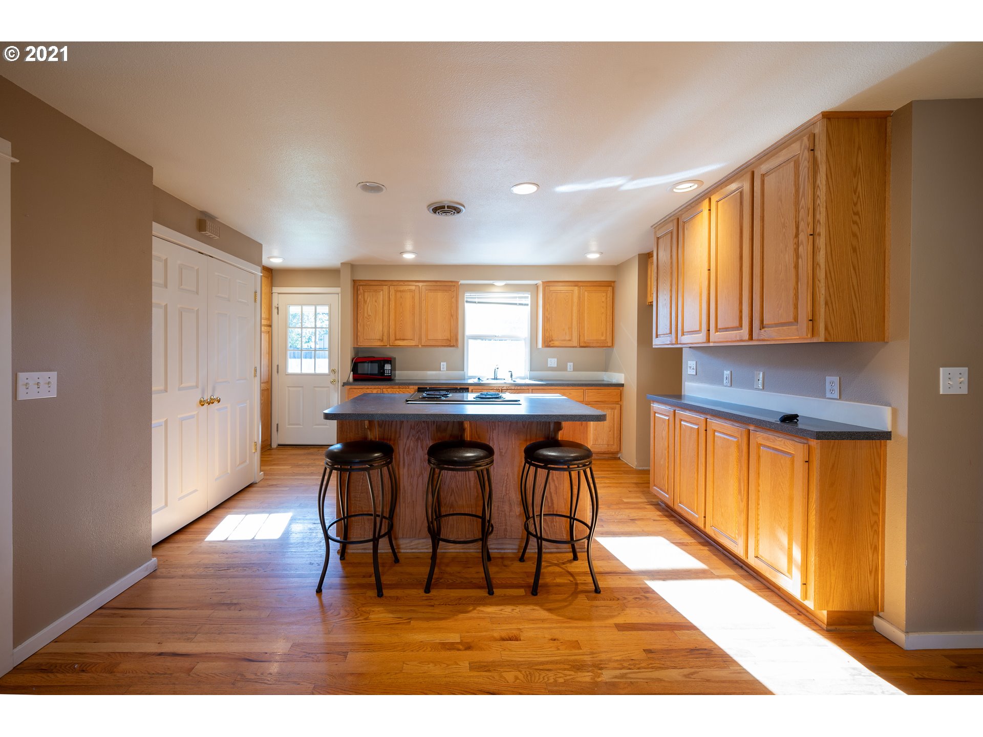 1273 Debrick Road Eugene, OR 97401 - Photo 7 of 21 Gallery Image 7