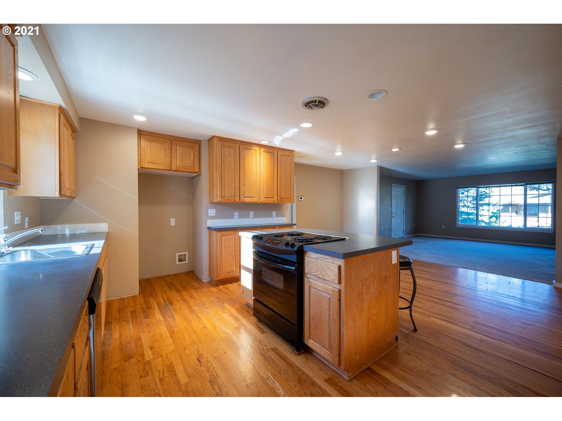 1273 Debrick Road Eugene, OR 97401 - Photo 8 of 21 Gallery Image 8