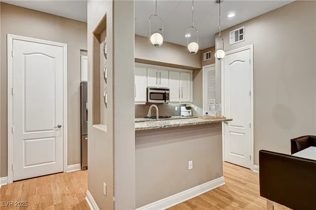 $2,100 | 56 East Serene Avenue, Unit 225, Las Vegas, NV 89123