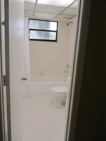 $1,900 | 6751 North University Drive, Unit 207, Tamarac, FL 33321