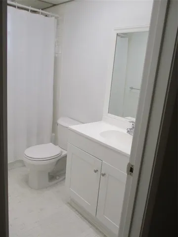 $1,900 | 6751 North University Drive, Unit 207, Tamarac, FL 33321