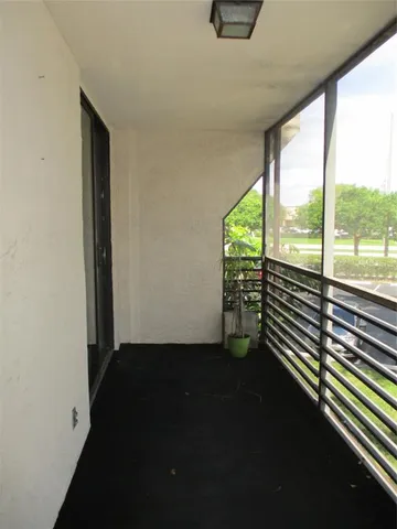 $1,900 | 6751 North University Drive, Unit 207, Tamarac, FL 33321