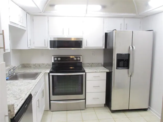 $1,900 | 6751 North University Drive, Unit 207, Tamarac, FL 33321