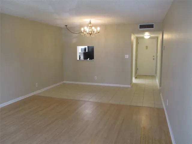 $1,900 | 6751 North University Drive, Unit 207, Tamarac, FL 33321