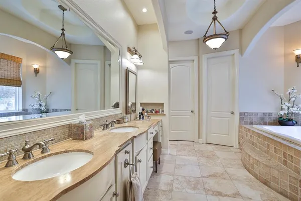 $1,800,000 | 7108 Sanctuary Heights Court, Fort Worth, TX 76132