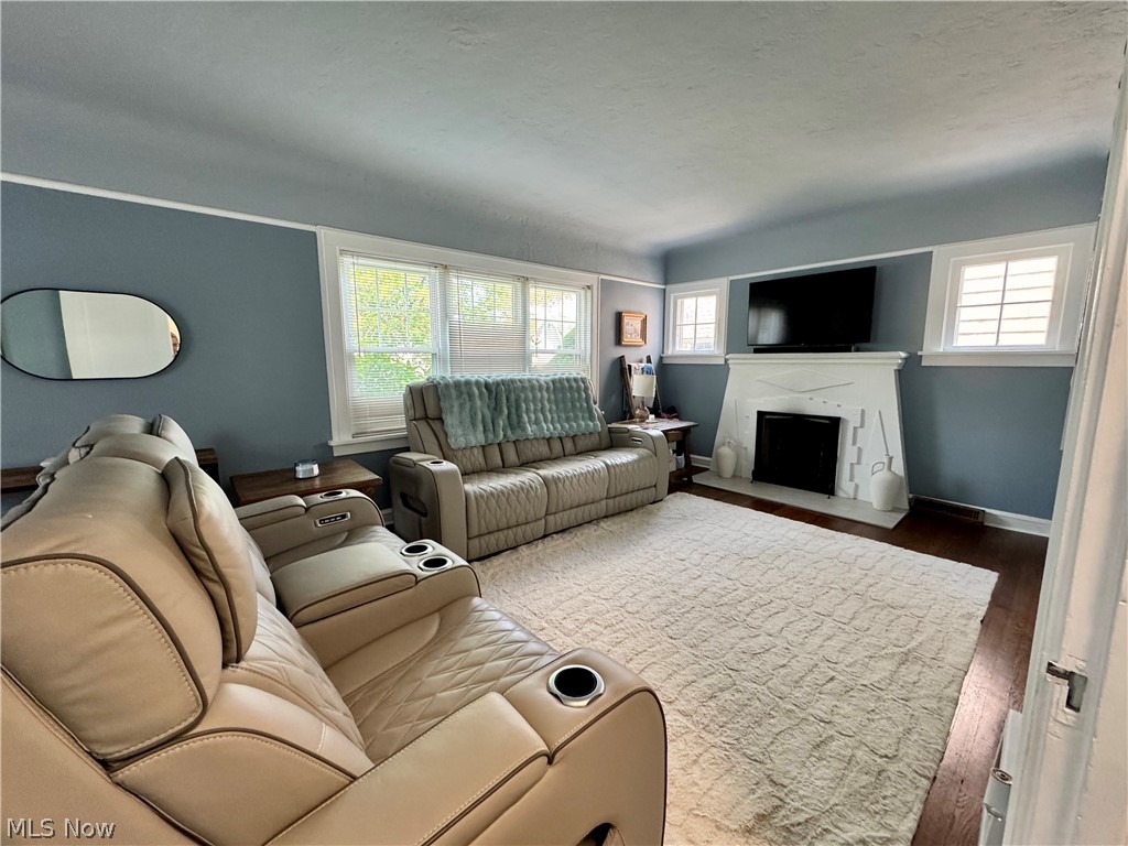 1163 Oxford Road Cleveland Heights, OH 44121 - Photo 6 of 28