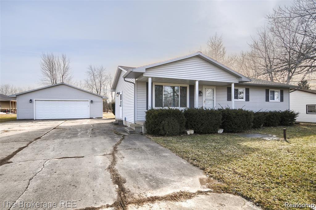 5427 West Lake Road Clio, MI 48420 - Photo 4 of 36 DSC_1882-HDR(5).jpg