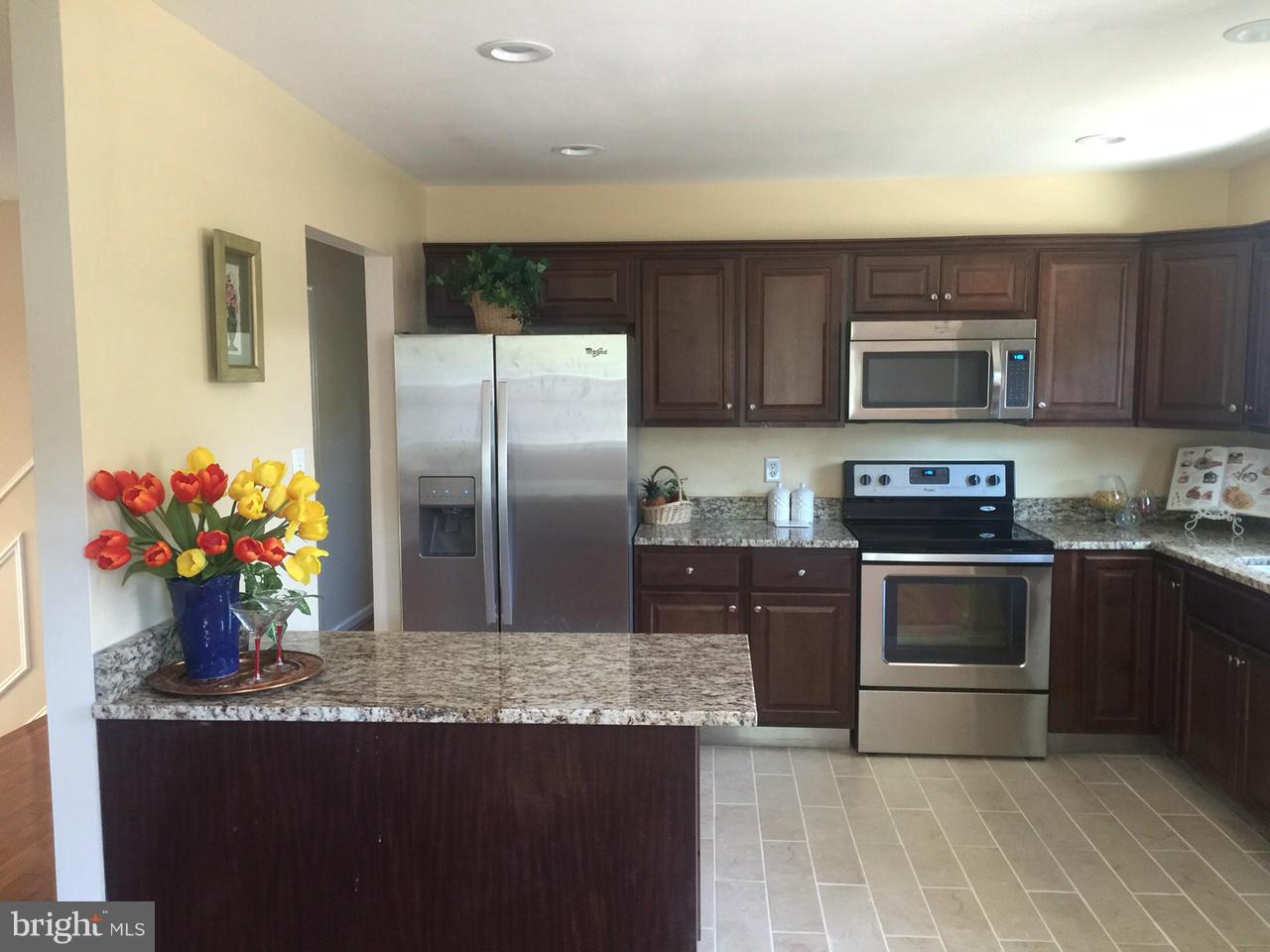 200 South Harrison Road Sterling, VA 20164 - Photo 6 of 11 Kitchen with new granite counter tops