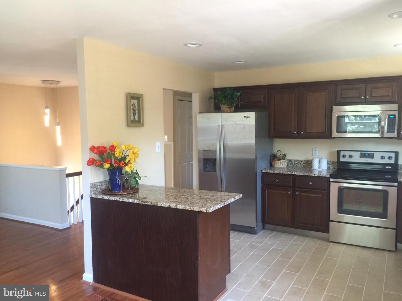 200 South Harrison Road Sterling, VA 20164 - Photo 8 of 11 Kitchen