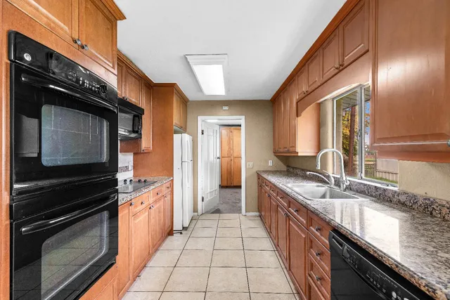 $690,000 | 9688 South Airport Way, Manteca, CA 95336