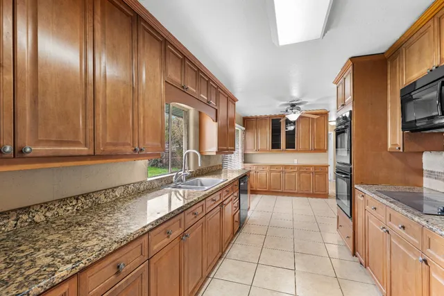 $690,000 | 9688 South Airport Way, Manteca, CA 95336