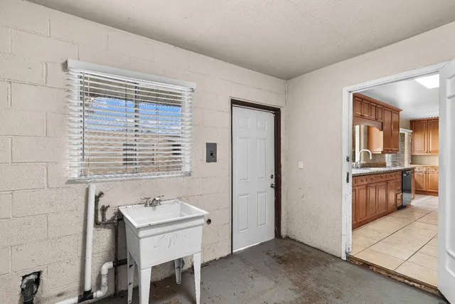 $690,000 | 9688 South Airport Way, Manteca, CA 95336