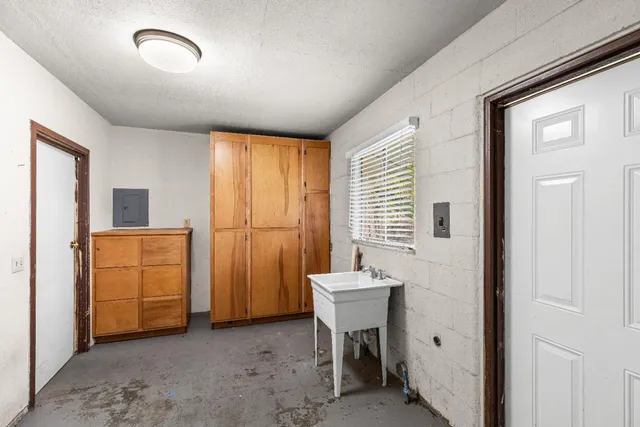 $690,000 | 9688 South Airport Way, Manteca, CA 95336