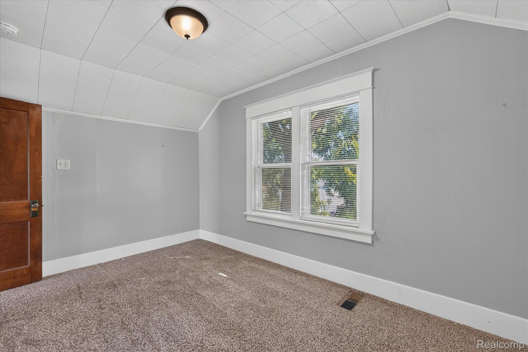 203 South Center Road Grand Blanc, MI 48439 - Photo 32 of 40 33-230-S-Center-Rd-Grand-Blanc-WindowStill.jpg