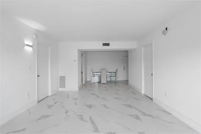 $1,800 | 4164 Inverrary Drive, Unit 412, Lauderhill, FL 33319