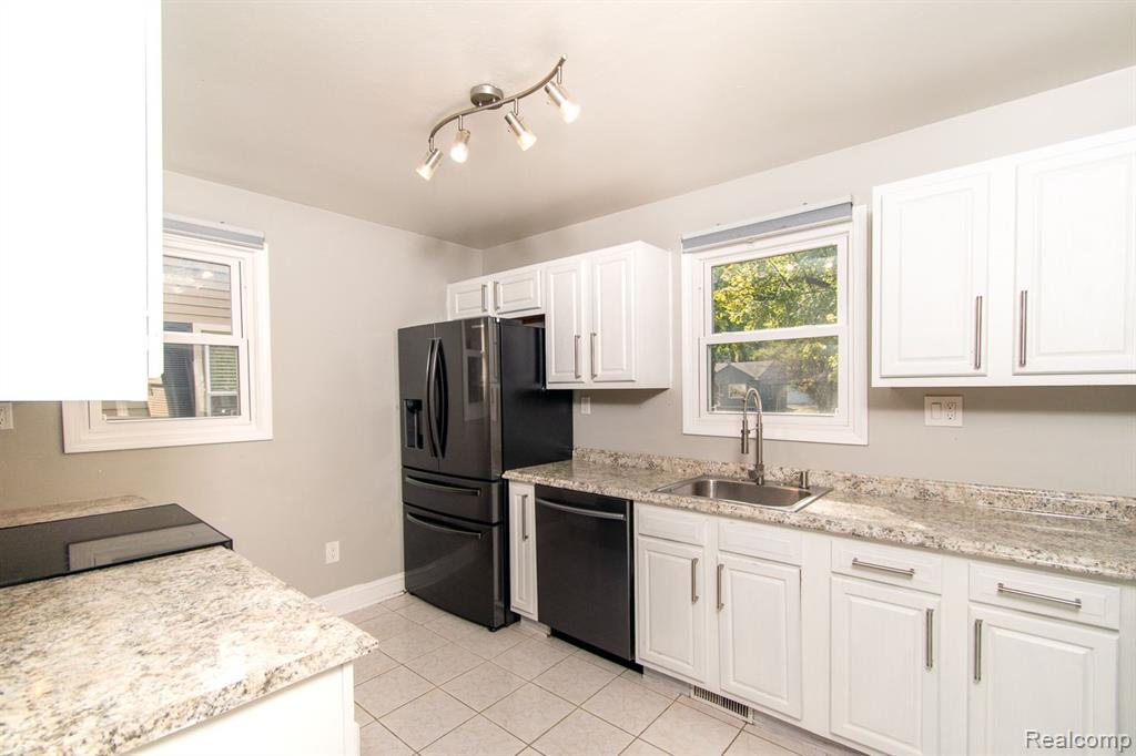 845 East 14 Mile Road Birmingham, MI 48009 - Photo 5 of 12