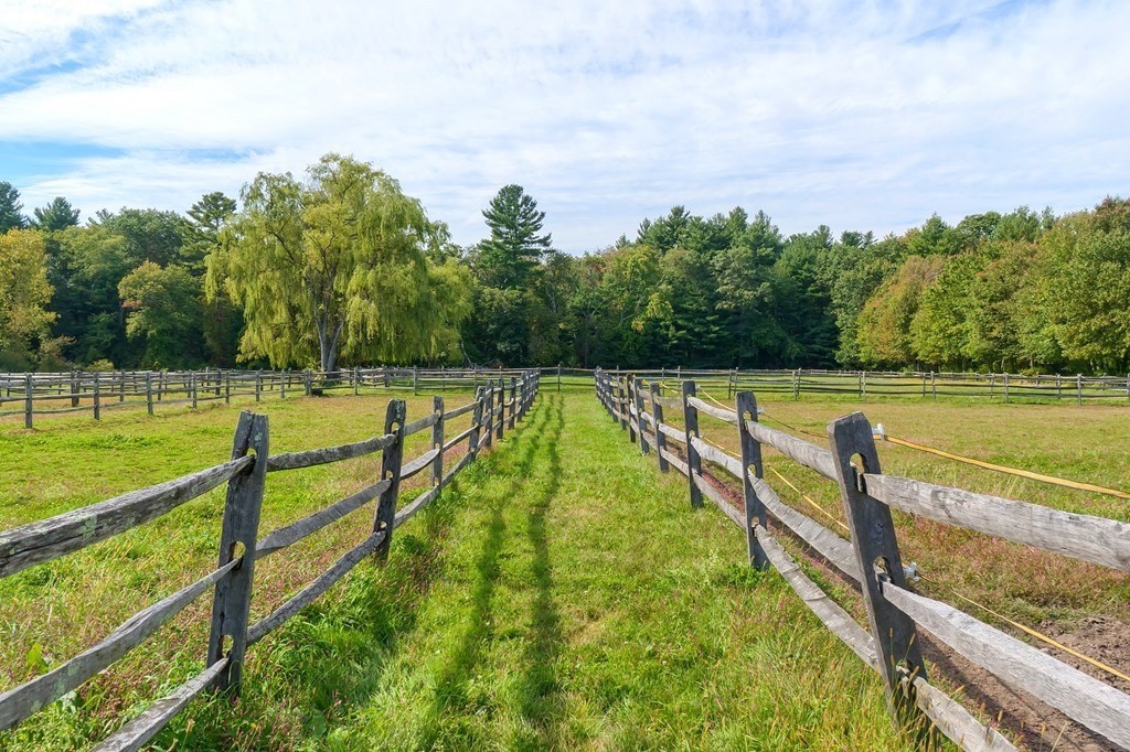 999 Concord Road Sudbury, MA 01776 - Photo 4 of 10 Gallery Image 4