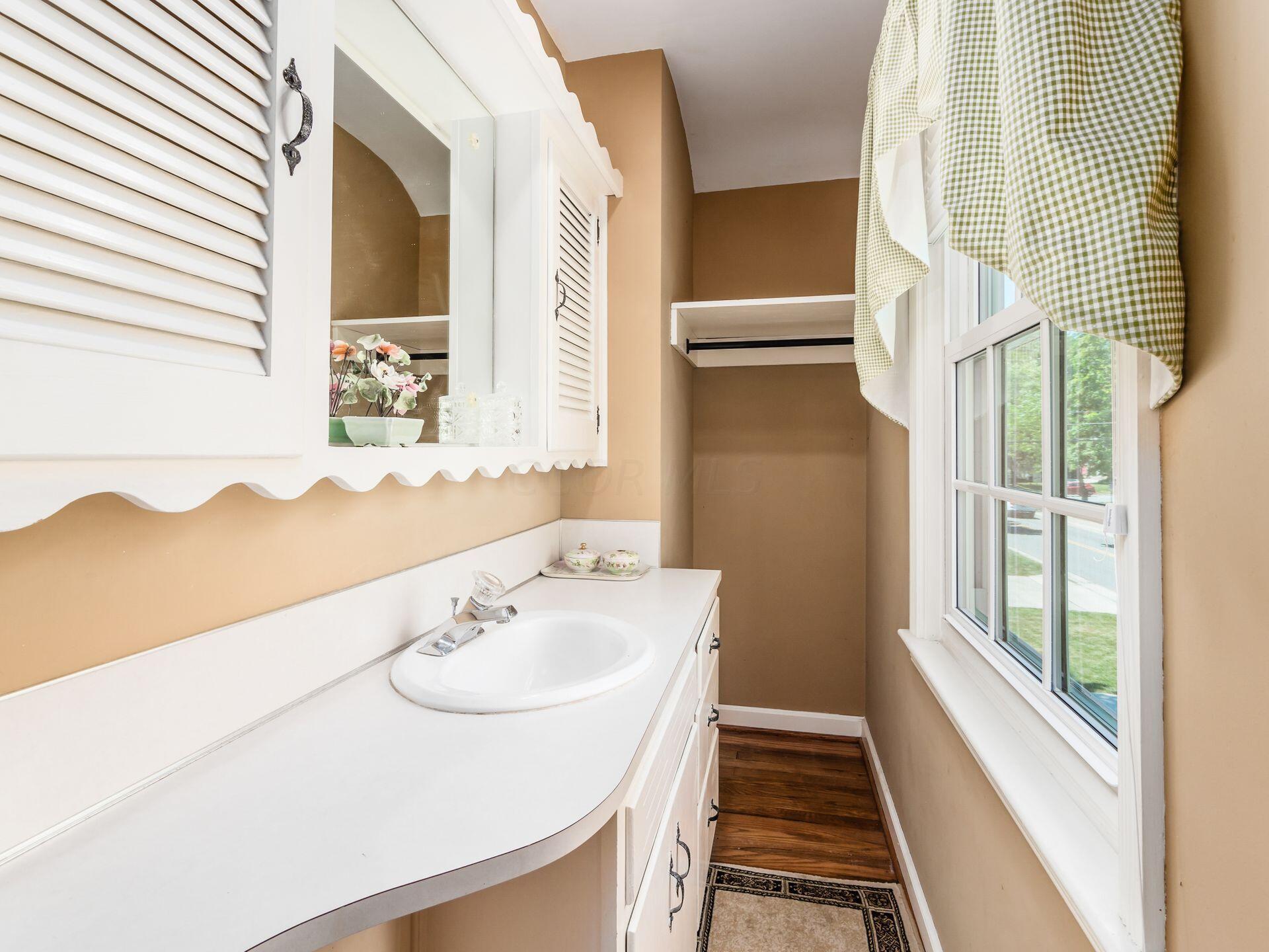 2681 Brandon Road Columbus, OH 43221 - Photo 24 of 38 Bedroom 2 Vanity
