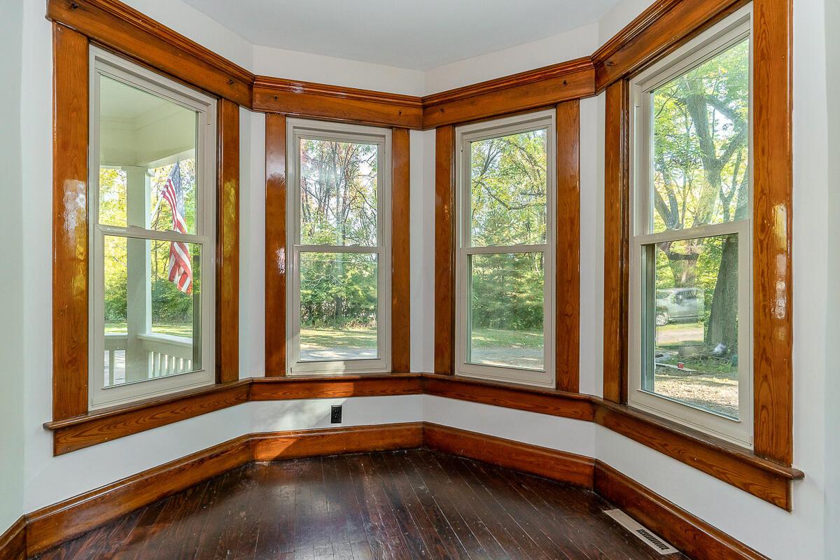 107 Price Road Columbus, OH 43230 - Photo 7 of 36 Turret Window