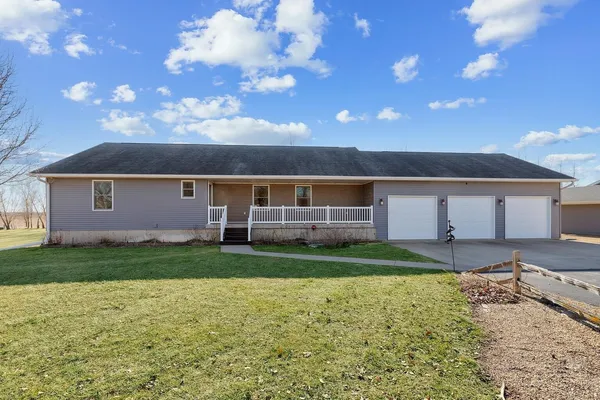 $575,000 | 2849 262nd Street, De Witt, IA 52742