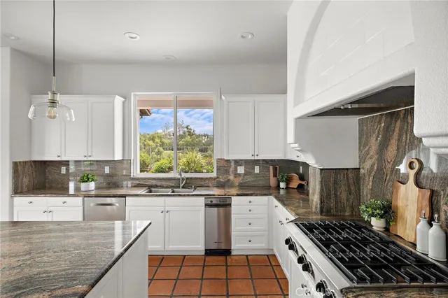 $2,799,000 | 12 Calle Vista Del Sol, San Clemente, CA 92673